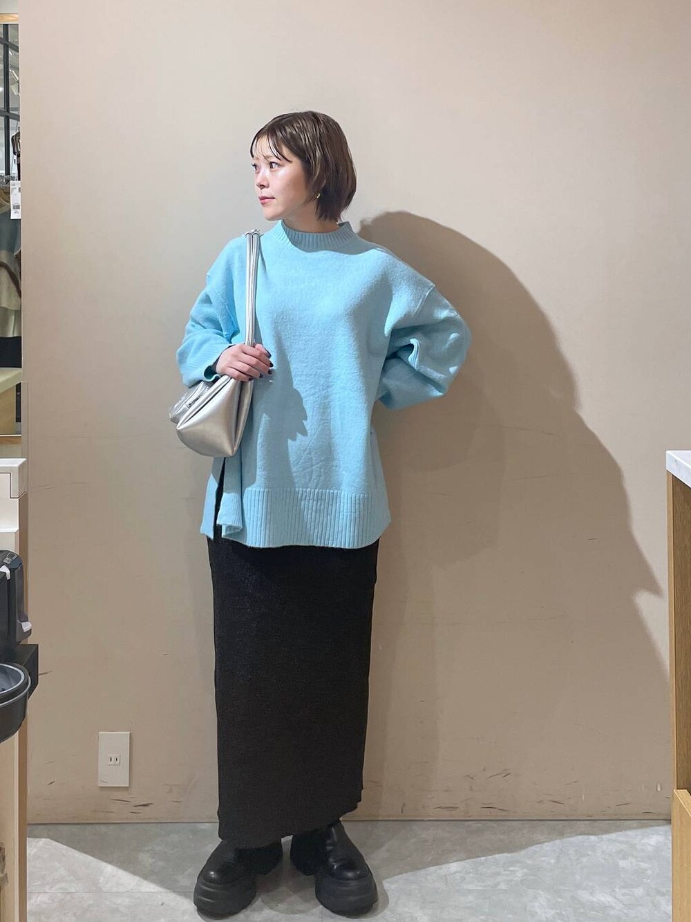 「LOWRYS FARM」｜「LOWRYS FARMのカラークルーニットプルオーバーＬＳ 116687（ニット/セーター、ブルー系）」を使った、Minaさん（レディース・153cm）の秋コーディネートの1枚目の写真