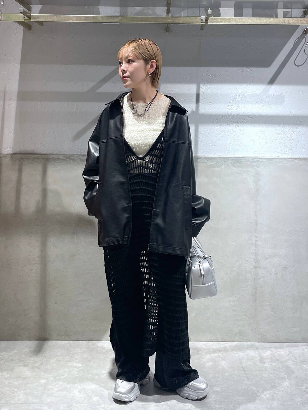 「LOWRYS FARM」｜「LOWRYS FARMのレザーＺＩＰドロストブルゾン　 133562（ブルゾン、ブラック系）」を使った、Minaさん（レディース・153cm）の秋コーディネートの1枚目の写真
