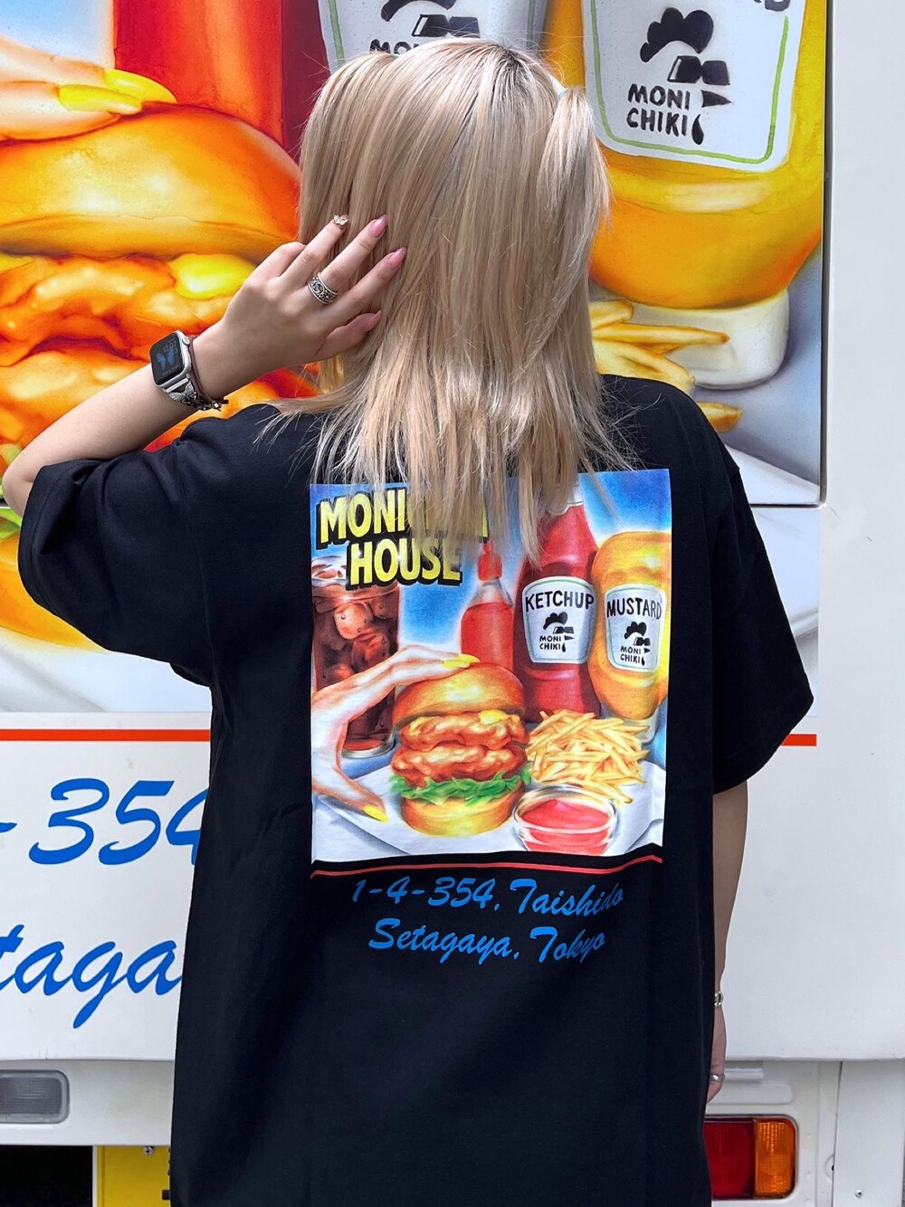 「XLARGEのXLARGE × MONICHIKI S/S TEE（Tシャツ/カットソー、ブラック系）」を使った、Raさん（レディース・156cm）の夏コーディネートの1枚目の写真