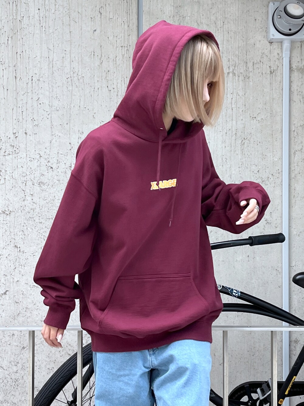 「XLARGEのEMBROIDERY DENIM PANT（デニムパンツ、ブルー系）」を使った、Raさん（レディース・156cm）の夏コーディネートの1枚目の写真