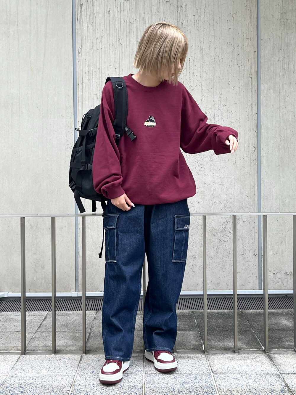 「XLARGEのSTANDARD LOGO TRUCK HOOK BACKPACK（バックパック/リュック、ブラック系）」を使った、Raさん（レディース・156cm）の夏コーディネートの1枚目の写真
