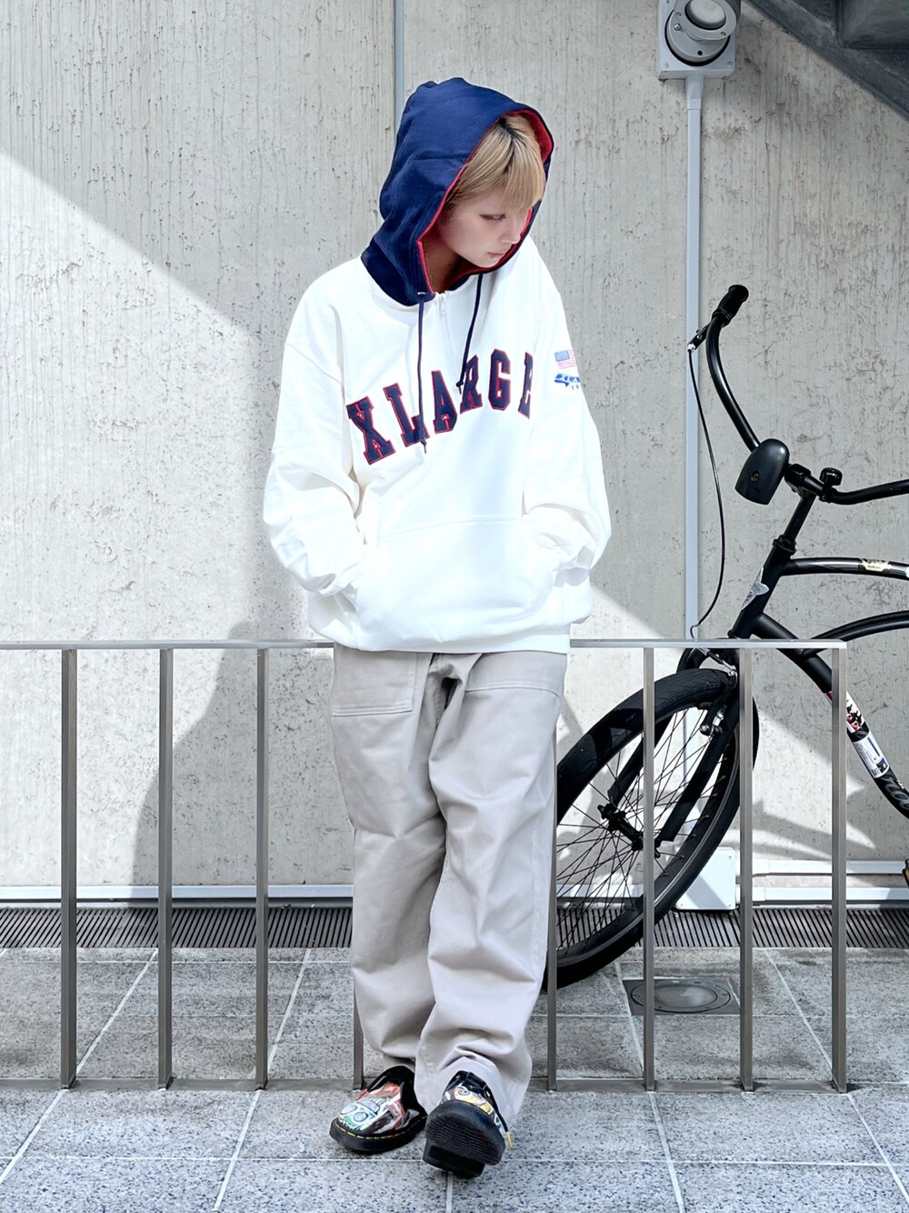 「XLARGEのSTITCHED BAKER PANTS（その他パンツ、グレー系）」を使った、Raさん（レディース・156cm）の秋コーディネートの1枚目の写真