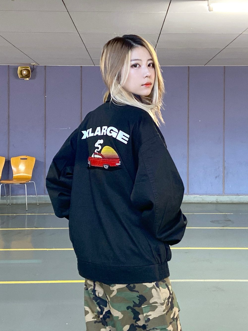 「XLARGEのEMBROIDERY SLAMMED CAR WORK JACKET（ブルゾン、ブラック系）」を使った、Raさん（レディース・156cm）の秋コーディネートの1枚目の写真