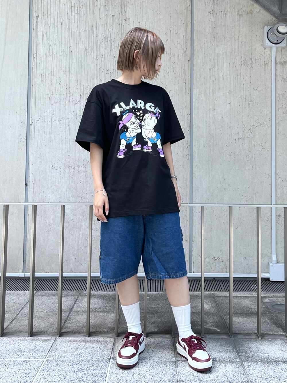 「XLARGEのBABY LOGO S/S TEE　/XLARGE　グラフィック　ロゴ　ラメ　Tシャツ（Tシャツ/カットソー、ブラック系）」を使った、Raさん（レディース・156cm）の夏コーディネートの1枚目の写真