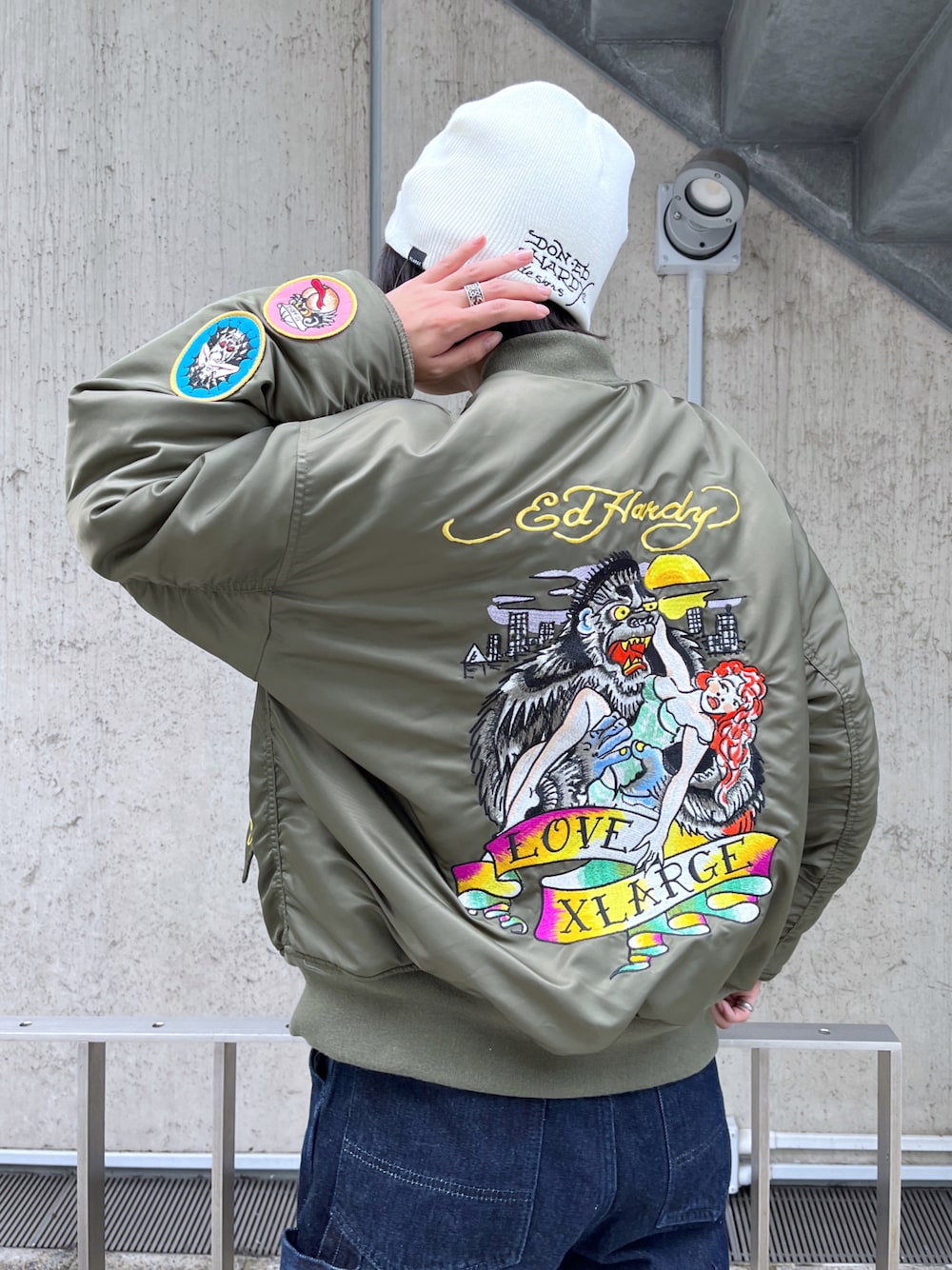 「XLARGEのEMBROIDERY PAINTER PANTS（その他パンツ、ブルー系）」を使った、Raさん（レディース・156cm）の秋コーディネートの1枚目の写真