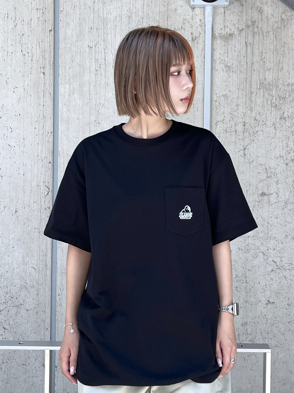 「XLARGEのMINI SLANTED OG LOGO S/S POCKET TEE（Tシャツ/カットソー、ブラック系）」を使った、Raさん（レディース・156cm）の夏コーディネートの1枚目の写真