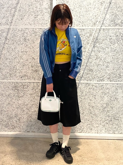 adidas（アディダス）の「アディカラー デニム トラックトップ
