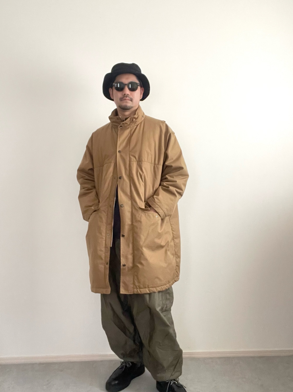 「ファッションを楽しもう、カジュアルコーデ、スニーカー、ミリタリー、大人コーデ、ビッグシルエット、40代ファッション、AURALEE、NEEDLES、DAIWAPIER39」｜「DAIWA PIER39のDAIWA PIER39　TECH JUNGLE HAT（ハット、ブラック系）」を使った、sakai.homeさん（メンズ・180cm）の春コーディネートの1枚目の写真