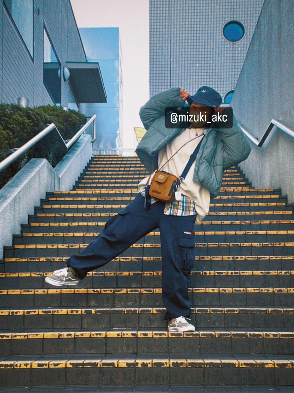 「大人カジュアル、おしゃれさんと繋がりたい、スニーカーコーデ、スウェットコーデ、ゆったりコーデ」｜「CONVERSE TOKYOの2WAYスリーブスウェット（スウェット、ホワイト系）」を使った、mizuki_akcさん（レディース・163cm）の秋コーディネートの1枚目の写真