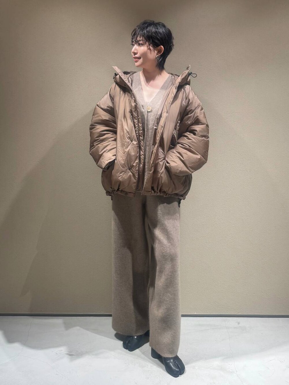 「REMI RELIEFのChaos(カオス)/【REMI RELIEF】別注ショートダウンコート 2024AW（ダウンジャケット/コート、ブラウン系）」を使った、chaos _eriさん（レディース・158cm）の秋コーディネートの1枚目の写真