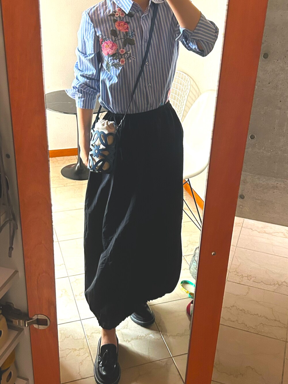 「春夏コーデ、大人女子、おしゃれさんと繋がりたい、シャツ好き集まれ、大人カジュアル、ootd、ブルー」｜「stradivariusのアイテム（シャツ/ブラウス、ブルー系）」を使った、lilylovelilyさん（レディース・158cm）の春コーディネートの1枚目の写真