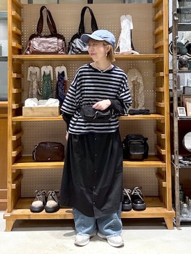 「niko and...（ニコアンド）のセルフカットカーブパンツ（デニムパンツ、ブルー系）」を使った、aimiさん（レディース・156cm）の春コーディネート