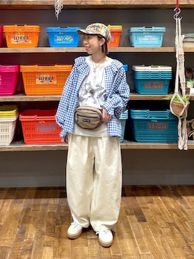 「adidas（アディダス）の【adidas Originals (アディダスオリジナルス)】GAZELLE BOLD（スニーカー、ベージュ系）」を使った、aimiさん（レディース・156cm）の春コーディネート