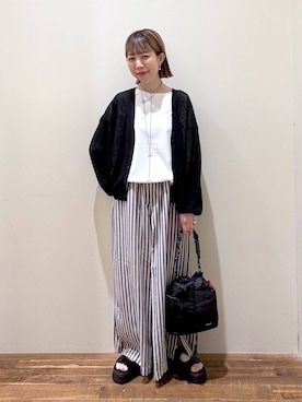 「niko and...（ニコアンド）のアソートワイドスリットパンツ（その他パンツ、ブルー系）」を使った、aimiさん（レディース・156cm）の夏コーディネート