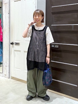 「niko and...（ニコアンド）のGardenタックプレーンパンツ（その他パンツ、グリーン系）」を使った、aimiさん（レディース・156cm）の春コーディネート