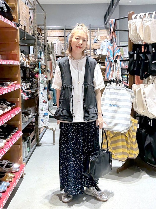 新品未使用！ PERNA フリルリボンベスト　ブラック PERNA（ペルナ）の「フリルリボンベスト（ベスト）」 - WEAR