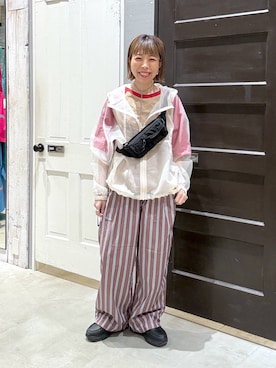 「niko and...（ニコアンド）のGardenタックプリントパンツ（その他パンツ、ブラウン系）」を使った、aimiさん（レディース・156cm）の春コーディネート
