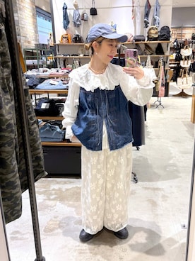 「niko and...（ニコアンド）のアソートフロントリボンベスト（ベスト、ブルー系）」を使った、aimiさん（レディース・156cm）の春コーディネート