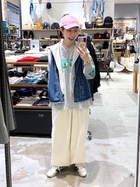 「niko and...（ニコアンド）のアソートフロントリボンベスト（ベスト、ブルー系）」を使った、aimiさん（レディース・156cm）の春コーディネート