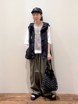 「VLANK（ブランク）の【VLANK(ブランク)】別注BRIDGE CAP（キャップ、ブラック系）」を使った、aimiさん（レディース・156cm）の春コーディネート