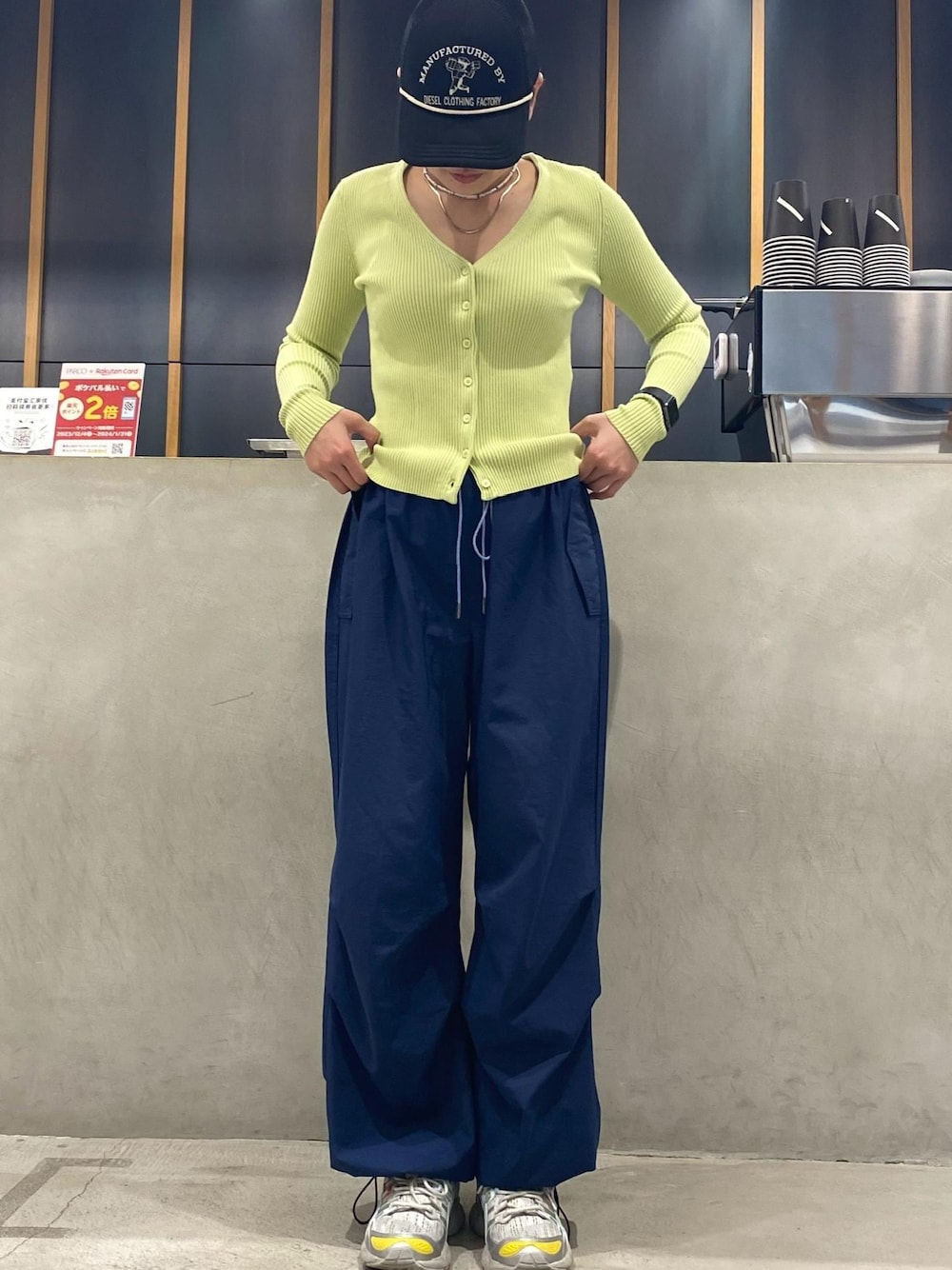 「outfits、グリーン、healthy、スポーティ、Saturdays NYC」｜「Saturdays NYCのLindsey Rib Knit Cardigan（カーディガン/ボレロ、グリーン系）」を使った、yzkさん（レディース・163cm）の冬コーディネートの1枚目の写真