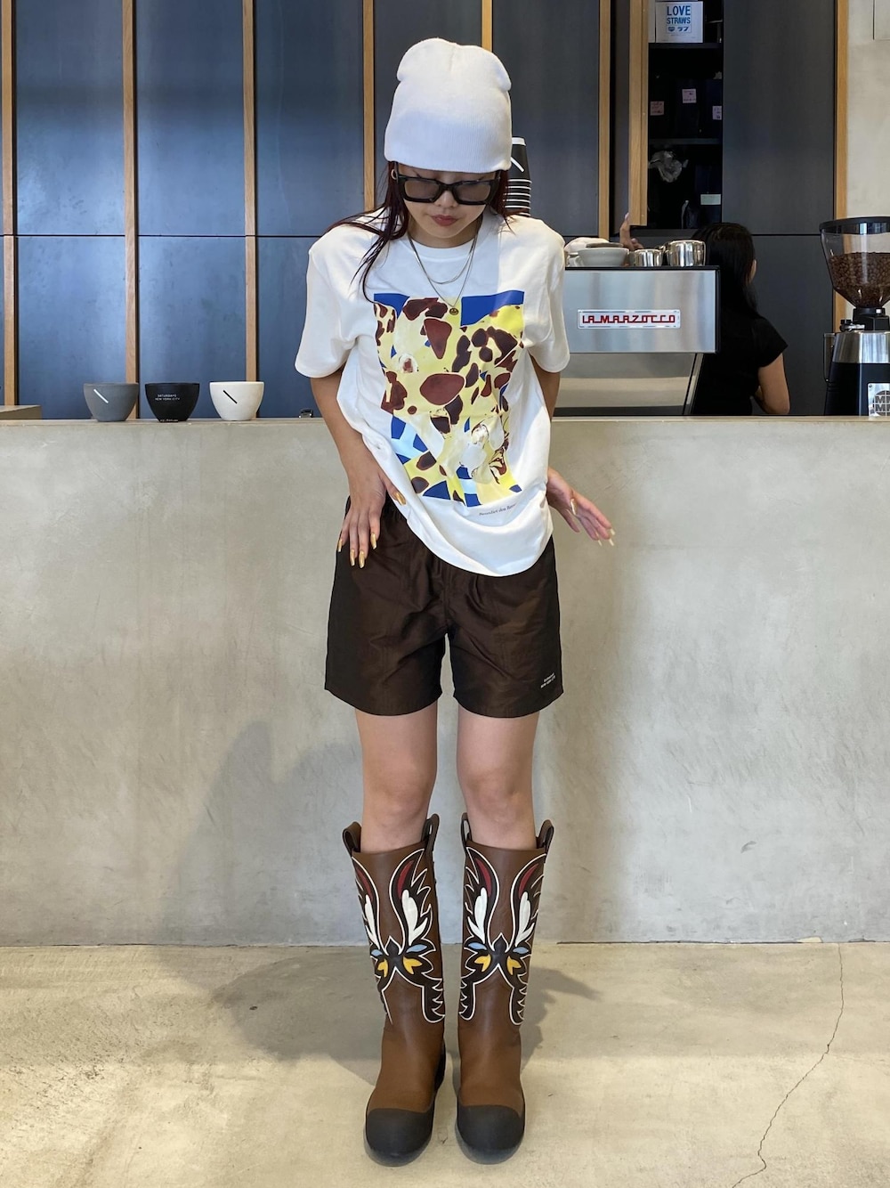「初夏コーデ、夏コーデ、初秋コーデ、運動会コーデ、デートコーデ、お出かけコーデ、旅行コーデ、アウトドアコーデ、フェスコーデ、雨の日コーデ、スポーツミックス、ヴィンテージ、ストリート、大人カジュアル、パンツスタイル」｜「Saturdays NYCのTALLEY IRIDESCENT SWIMSHORT（その他パンツ、ブラウン系）」を使った、yzkさん（レディース・163cm）の夏コーディネートの1枚目の写真