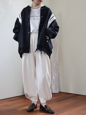 「モノトーンコーデ」｜「アイテム（スタジャン）」を使った、uleula_officialさん（レディース・162cm）の秋コーディネート