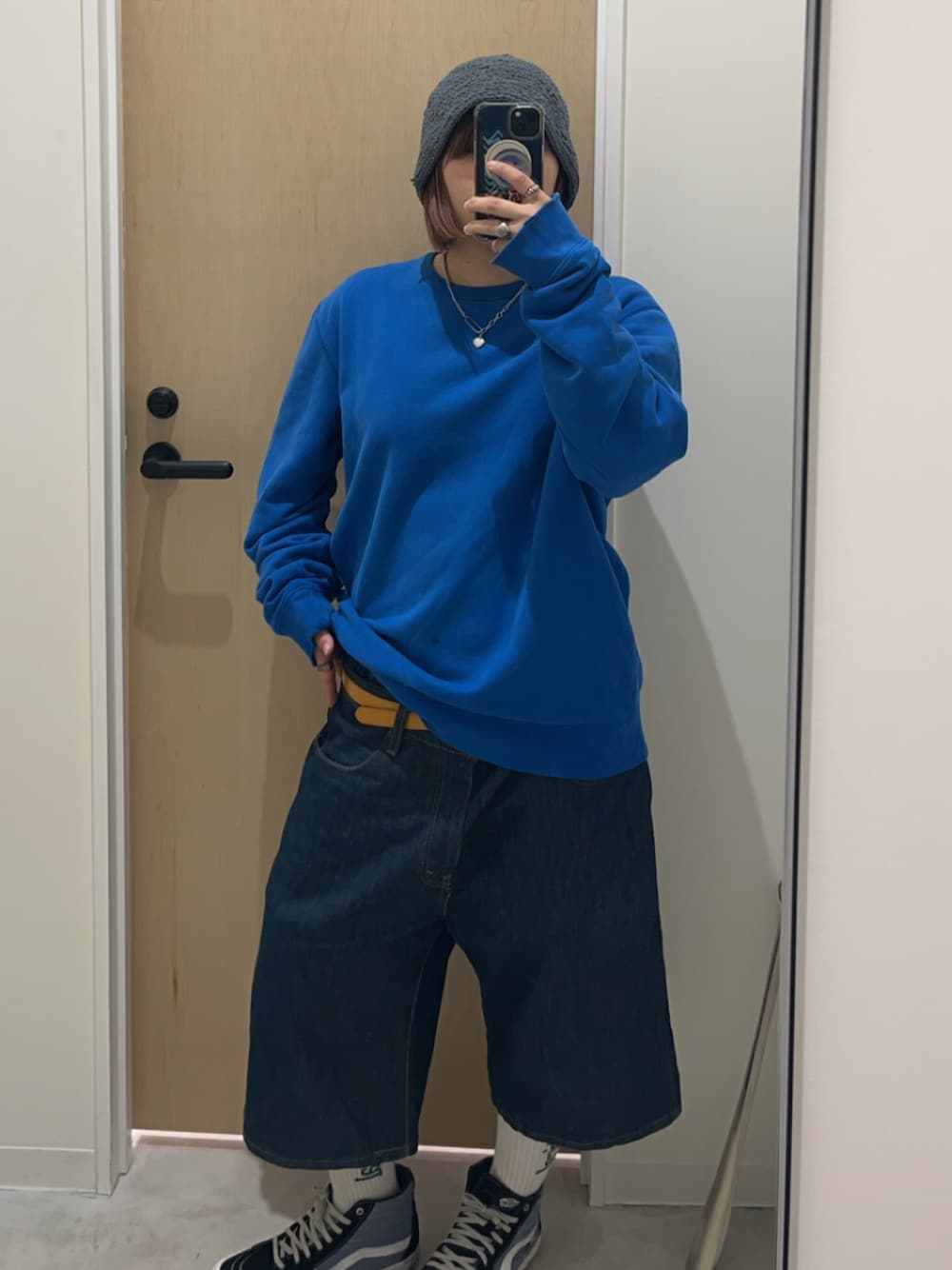 「古着のアイテム（スウェット、ブルー系）」を使った、minoriさん（レディース・154cm）の春コーディネートの1枚目の写真