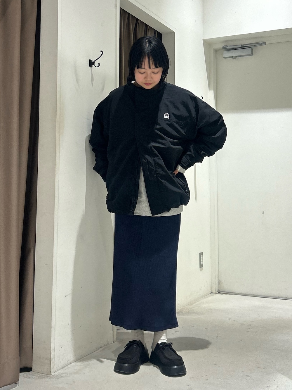 「Franklin Climbingの【Franklin Climbing】カスケードライトジャケット（ナイロンジャケット、ブラック系）」を使った、ひがしゃんさん（骨格ストレート・レディース・164cm）の春コーディネートの1枚目の写真