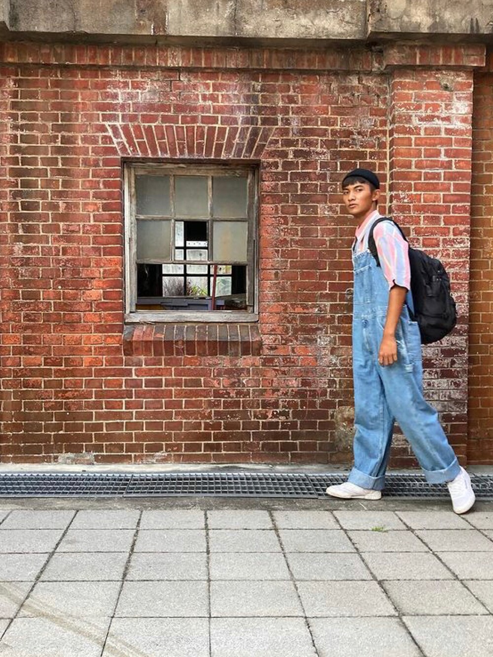 「ootd、復古、很醜的人」｜「Reebokのアイテム（スニーカー、ホワイト系）」を使った、Civil Tasikavanさん（メンズ・172cm）の冬コーディネートの1枚目の写真