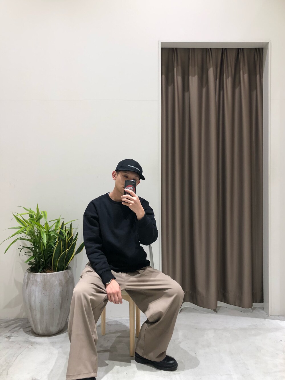 「キレイめ、ワイドパンツ、スタミキ、スタイルミキサー、stylemixer、シンプル、今日のコーデ、オーバーサイズ、おしゃれさんと繋がりたい、ootd、STYLEMIXER、キャップ」｜「DRESSEDUNDRESSEDの＜DRESSEDUNDRESSED＞ LOGO CAP/キャップ（キャップ、ブラック系）」を使った、buukichiiiiiiさん（メンズ・175cm）の冬コーディネートの1枚目の写真