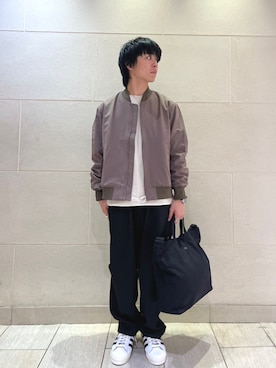 「SHIPS（シップス）のアイテム（スニーカー）」を使った、金子さん（メンズ・163cm）の秋コーディネート