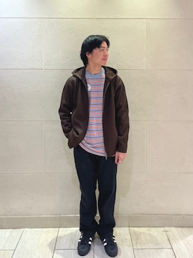 「SHIPS（シップス）のアイテム（スニーカー）」を使った、金子さん（メンズ・163cm）の秋コーディネート