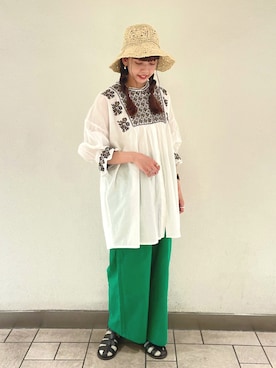 「刺繍」｜「アイテム（チュニック）」を使った、ざわさん（レディース・163cm）の春コーディネート