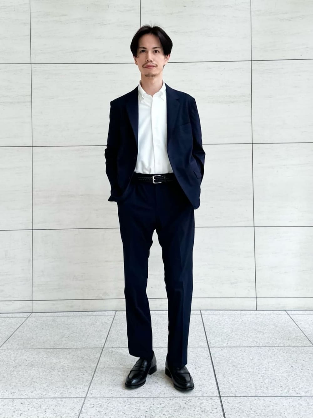 「ビジネス、ベーシック/トラッド、働くグリーンレーベル、スーツ、セットアップ、ジャケット、シャツ、ローファー、 オフィススタイル、green label relaxing」｜「green label relaxingのA+ ラッカン ジャージ スタンダード イージースラックス -ウォッシャブル・ストレッチ・吸水速乾-（スラックス、ブルー系）」を使った、YUYA NAGASEさん（メンズ・169cm）の夏コーディネートの1枚目の写真