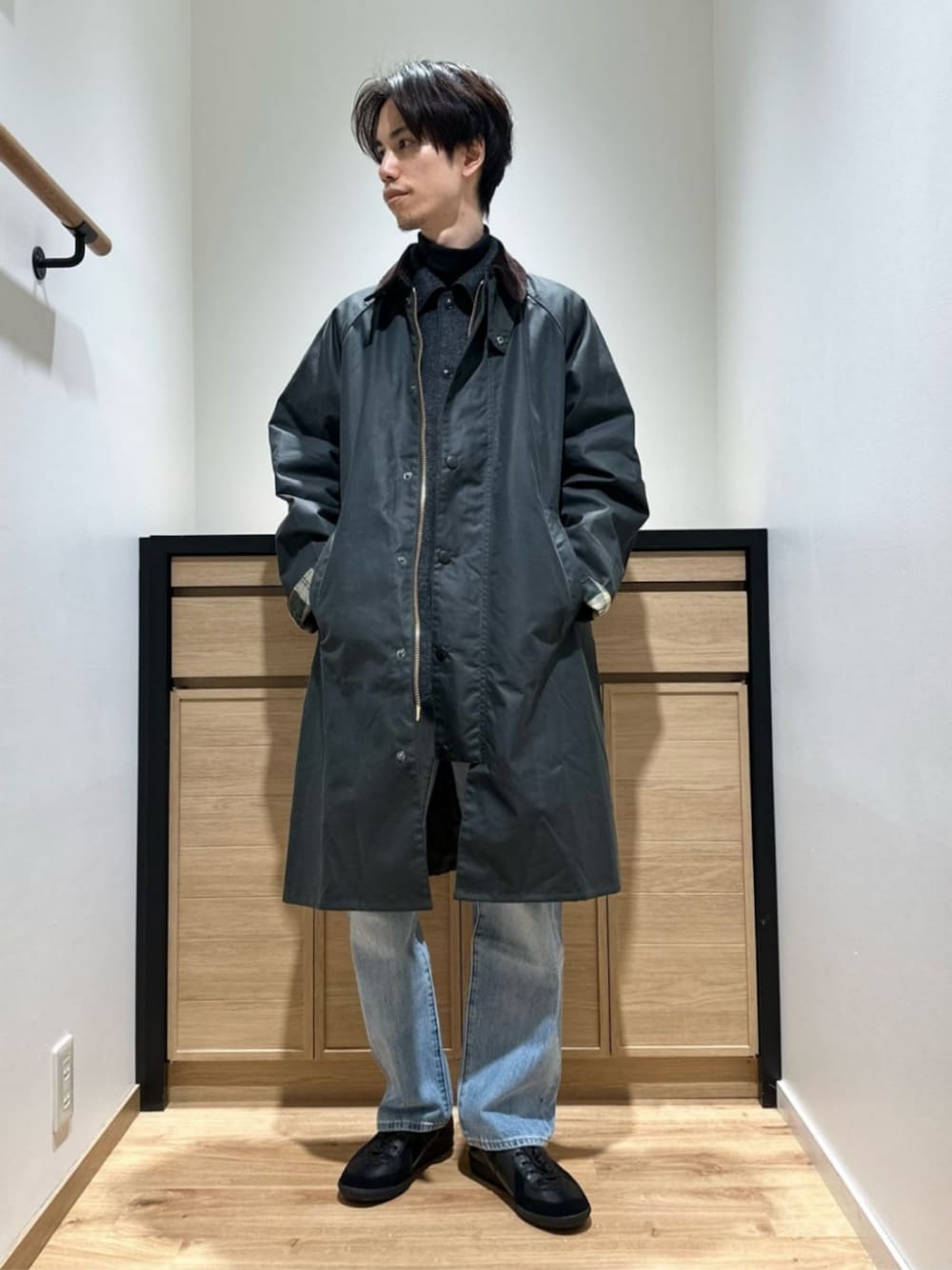 「ベーシック/トラッド、Mお悩み別/ほっそり、デニム、別注、秋服、冬服、秋コーデ、冬コーデ、green label relaxing」｜「Levi'sの【別注】＜Levi's(R)＞GLR 501(R) ’93 STRAIGHT デニム パンツ ジーンズ（デニムパンツ、ブルー系）」を使った、YUYA NAGASEさん（メンズ・169cm）の冬コーディネートの1枚目の写真