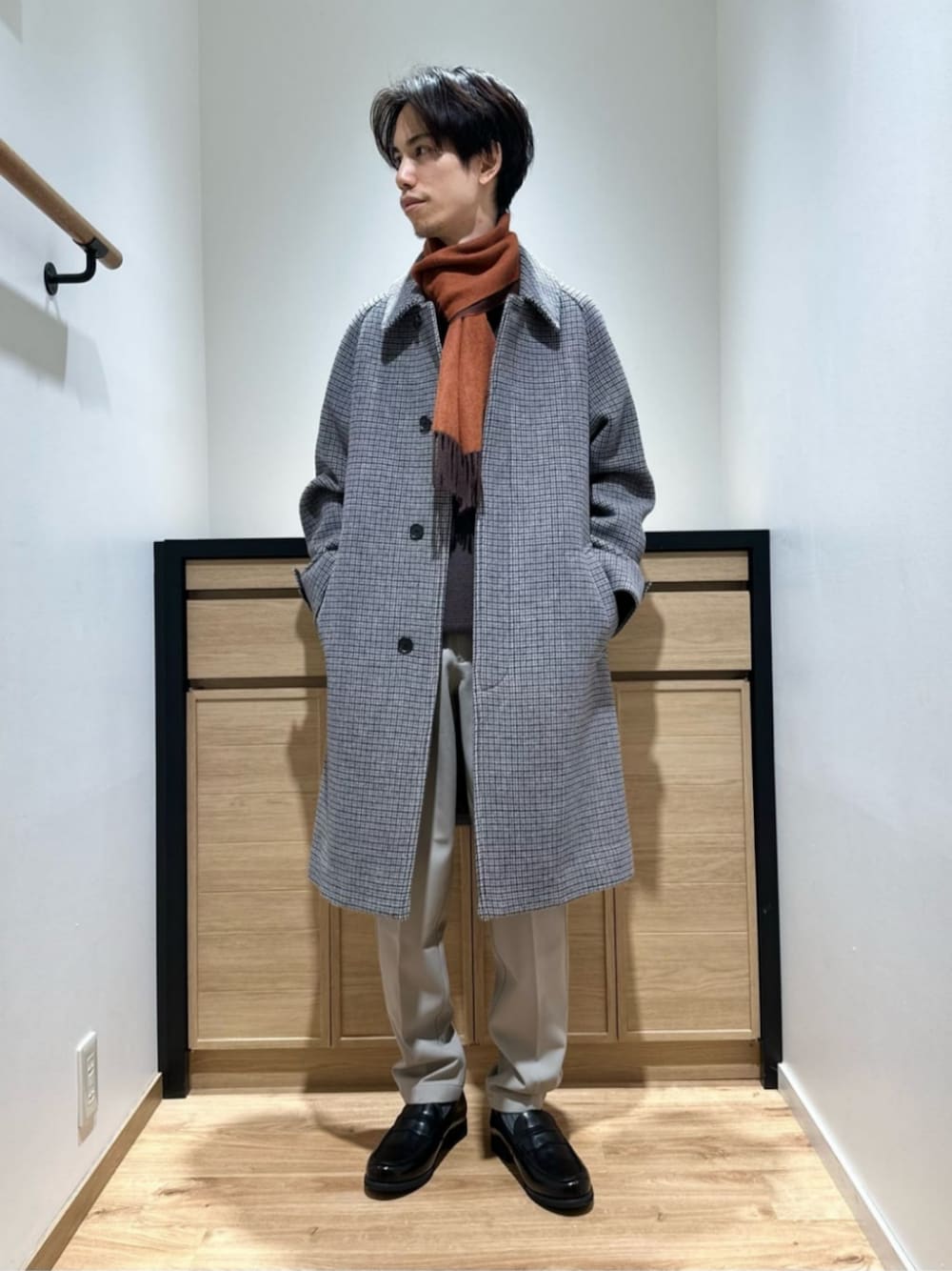 「ベーシック/トラッド、Mお悩み別/ほっそり、オルマイパンツ、コート、マフラー、ニット、冬服、冬コーデ、green label relaxing」｜「green label relaxingのSENTDALE WOOL ステンカラーコート（ステンカラーコート、その他）」を使った、YUYA NAGASEさん（メンズ・169cm）の冬コーディネートの1枚目の写真
