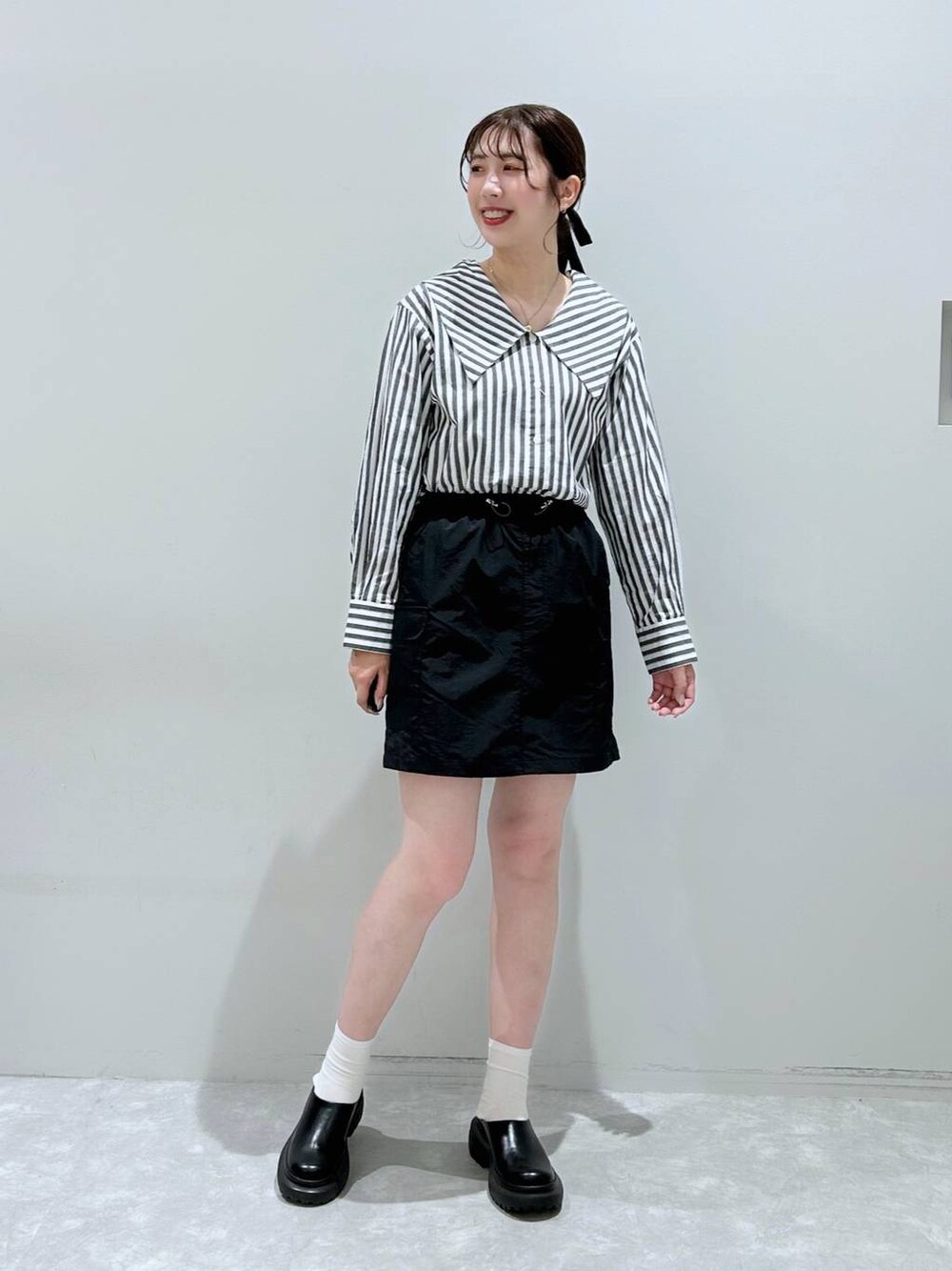 「高身長、体型カバー、ワンマイル、ローリーズスタイル_LOWRYS FARM、大人女子カジュアル_LOWRYS FARM、着痩せ、カジュアル、LOWRYS FARM、着痩せ・細見え、ブラウス、スカート、ミニスカート、女子ウケ、夏コーデ、秋コーデ」｜「LOWRYS FARMのＢＩＧカラーブラウスロングスリーブ　177860（シャツ/ブラウス、その他）」を使った、minoriさん（レディース・168cm）の秋コーディネートの1枚目の写真