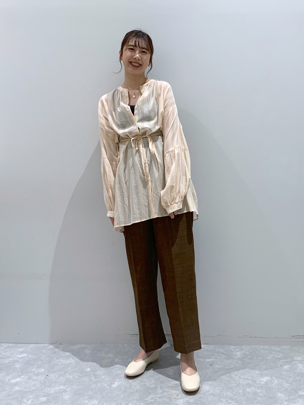 「ローリーズファーム(LOWRYS FARM)、ローリーズファーム、春コーデ、ストライプシャツ、パンツコーデ、ワンマイルウェア」｜「LOWRYS FARMのヨウリュウブラウスロングスリーブ　176294（シャツ/ブラウス、その他）」を使った、minoriさん（レディース・168cm）の春コーディネートの1枚目の写真