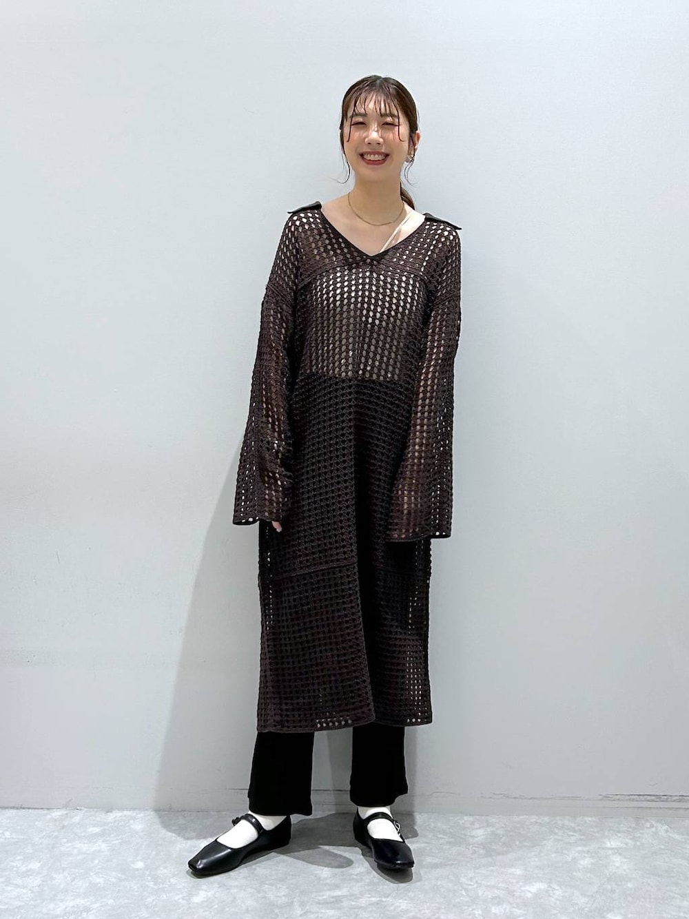 「LOWRYS FARM、女子ウケ、高身長、体型カバー、ワンマイル、ローリーズスタイル_LOWRYS FARM、大人女子カジュアル_LOWRYS FARM、着痩せ、カジュアル、着痩せ・細見え、ワンピース、レギンスパンツ、レギンス、夏コーデ、秋コーデ」｜「LOWRYS FARMのサテンリボンカフ　963167（ヘアピン、ベージュ系）」を使った、minoriさん（レディース・168cm）の秋コーディネートの1枚目の写真