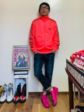 「adidas Originals（アディダスオリジナルス）のファイヤーバード/ネオンピンク（ジャージ、ピンク系）」を使った、GOODMAN®️さん（メンズ・168cm）の春コーディネート