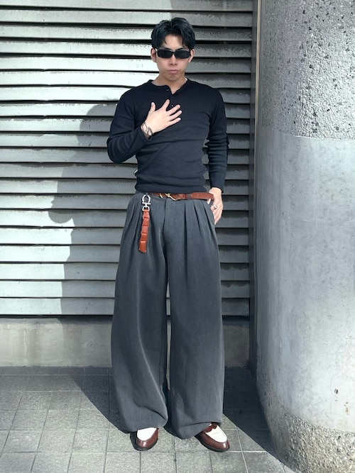 「AVIREX（アヴィレックス）の《DAILY/デイリー》RIB LONGSLEEVE HENLEY NECK T-SHIRT / リブ 長袖 ヘンリーネック Tシャツ デイリーウェア / AVIREX / アヴィレックス（Tシャツ/カットソー）」を使った、蘭丸さん（メンズ・175cm）の春コーディネート