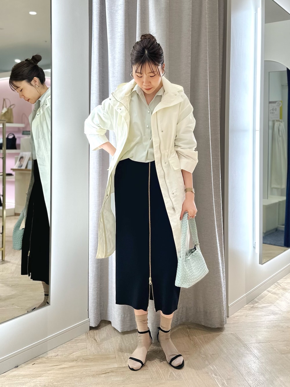 「春コーデ、春服コーデ、大人コーデ、春、春服、お花見コーデ、春コート、春コートスタイル、タイトスカート」｜「NOLLEY’S Sophiの【追加】ウォッシャブルボンディングジョーゼット前後2WAYロングスカート（スカート、ブラック系）」を使った、sakakibaraさん（レディース・168cm）の春コーディネートの1枚目の写真
