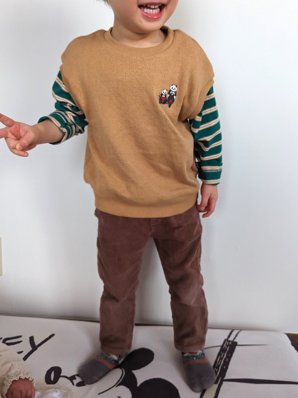 「combiminiのレイヤードトップス（ボーダー）（Tシャツ/カットソー、イエロー系）」を使った、ずゅんママさん（キッズ・90cm）の冬コーディネートの1枚目の写真