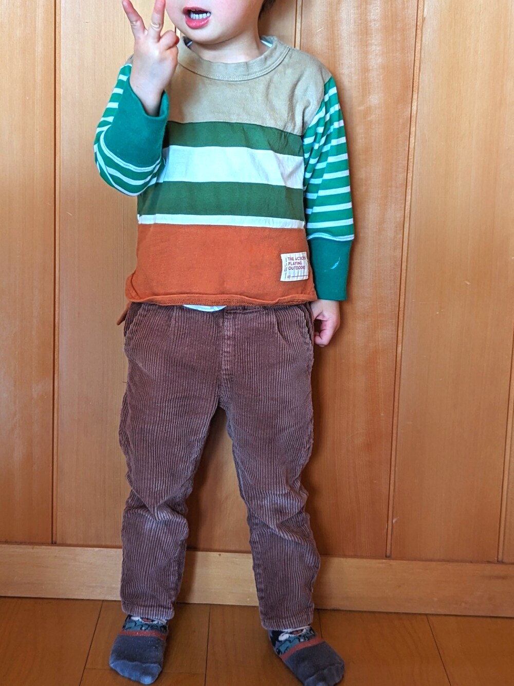 「ボーダー、キッズコーデ、プチプラ、男の子」｜「MoujonjonのＳＴコーデュロイ星柄パンツ（その他パンツ、ブラウン系）」を使った、ずゅんママさん（キッズ・90cm）の冬コーディネートの1枚目の写真