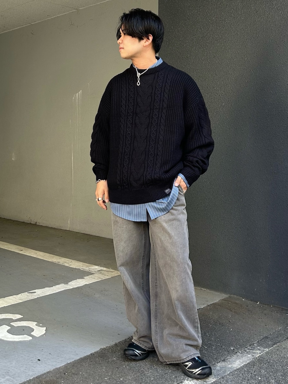 MinoriTYスタッフさんの「【MinoriTY】袖ルーズシルエットケーブル編みニットセーター メンズ ビッグシルエット オーバーサイズ 秋服 冬服（MinoriTY）」を使ったコーディネートの1枚目の写真