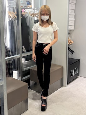 「GYDA（ジェイダ）のレオパードバックリボントップス（Tシャツ/カットソー、ホワイト系）」を使った、miinaさん（レディース・156cm）の春コーディネート