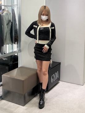 「GYDA（ジェイダ）のshiny lace upタンクソールショートブーツ（ブーツ、ブラック系）」を使った、miinaさん（レディース・156cm）の春コーディネート