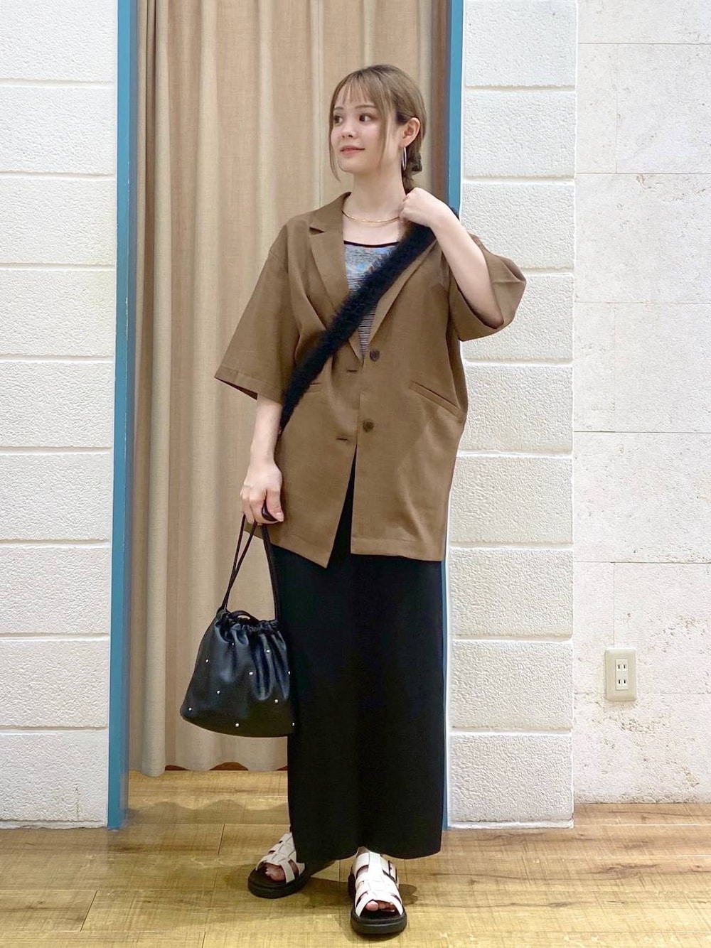 「低身長、着痩せ・細見え、カジュアル」｜「LOWRYS FARMのカットリブタイトスカート　103920（スカート、ブラック系）」を使った、りみさん（レディース・155cm）の夏コーディネートの1枚目の写真