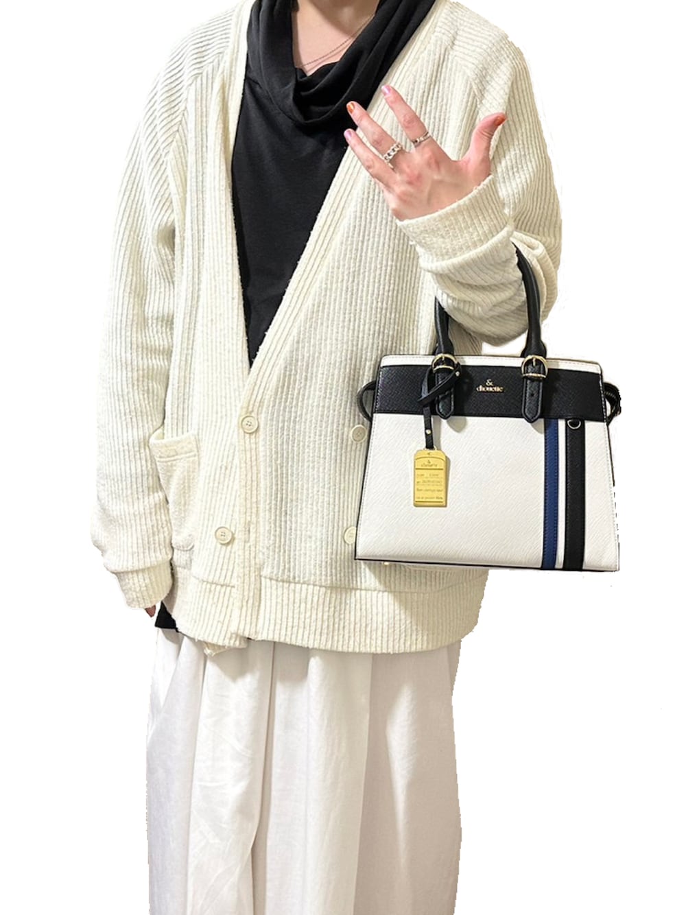 「モノトーン、中性ファッション」｜「& chouetteのスポーティーラインハンドバッグ（ハンドバッグ、ホワイト系）」を使った、yuiさん（メンズ・165cm）の冬コーディネートの1枚目の写真